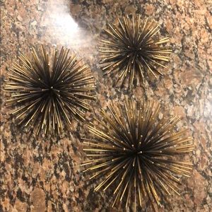 Black and gold wall decor three pieces.